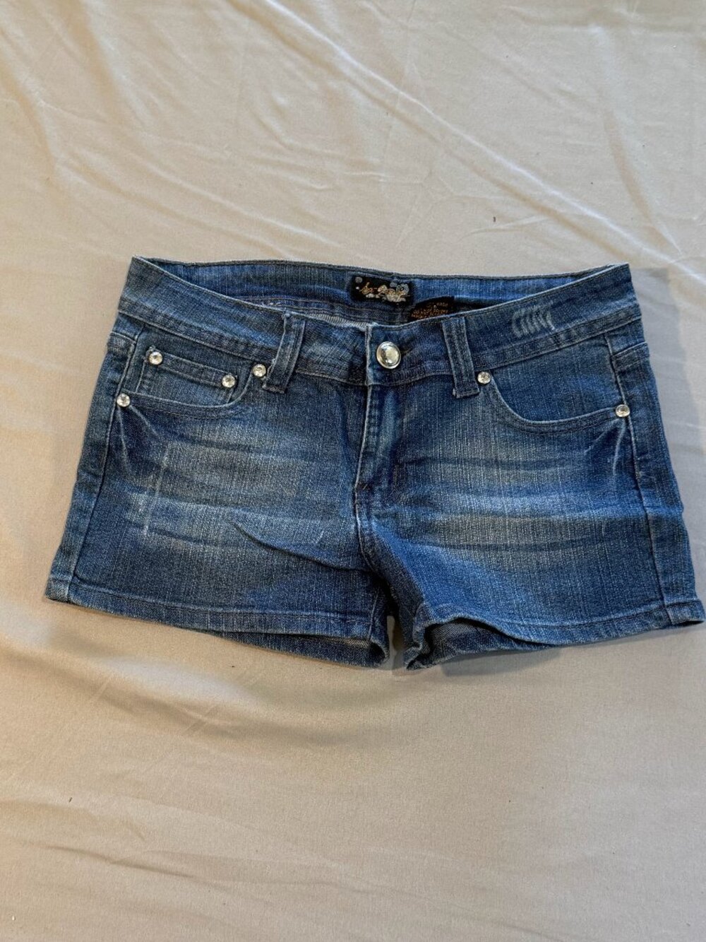 LA Jeans Junior's Low Rise Jean Shorts Rhinestone Accents Size 5 New with Tags